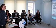 Çalışanlar egzersiz yapıyor
