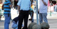 Çanta düştü ortalık karıştı