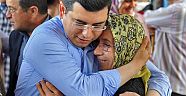 Çarşı Pazar teşekkür kucaklaşması