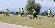 Cezalarını temizlik yaparak çekiyorlar