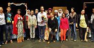 Çocukları sayesinde tiyatroyla tanıştı