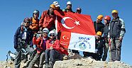 Doğa tutkunları dere tepe yürüyüşte