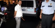 Dur ihtarına uymadı, polis otosuna çarptı