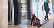Duygu sömürüsü yapanlar marketlerin önüne dadandı