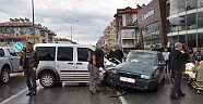Ehliyetsiz sürücü çarptı
