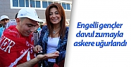 Engelli gençler davul zurnayla askere uğurlandı