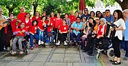 Engelliler ayakta alkışlandı