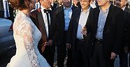 Eşiyle Kaleiçi'ni gezdi