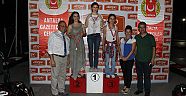 Gazeteciler Go Kart’ta stres attı