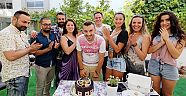 Genç işadamına sürpriz doğum günü