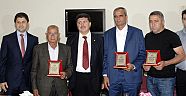 Hayırseverlere plaket