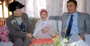 Her namazdan sonra Atatürk’e dua ediyor