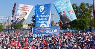 Herkes ona koştu
