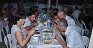 İslamiyet’i seçen yabancılara iftar