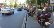 Kaldırım mı, motosiklet parkı mı?