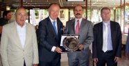 Kamu ile özel sektör arasındaki duvarlar inceliyor