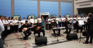 Kanseri unuttular, konserde ağlattılar