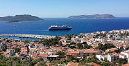 Kaş’a denizden ilk turist kafilesi 