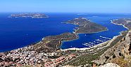 Kaş Belediyesi kaçakları yıkıyor 