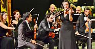 Keman virtüözü sahnede