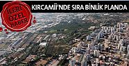 Kırcamii'nde sıra binlik planda 