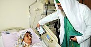 Kızının organlarının nakledildiği  hastaları ziyaret etti