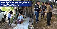 Büyükşehir ihtiyaç sahiplerine 'Sosyal Kart' dağıttı