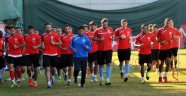 Kupada ve ligde yoluna emin adımlarla devam eden Antalyaspor, ilgisizlikten şikayetçi