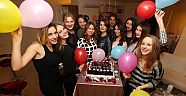 Mankenler doğum günü partisinde buluştu