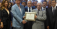 Mazbatasını aldı