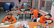 Meslek öğrenip para kazanan mahkumlar