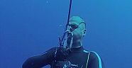 Milli sporcu, su altında tehlike atlattı