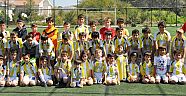  Minikler futbol okulunda