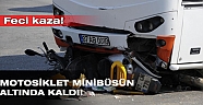 Motosiklet minibüsün altında kaldı!