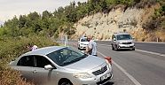 Muz almak isterken aracından oluyordu