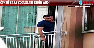 Öfkeli baba çocuklarını rehin aldı