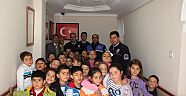 Öğrencileri ağırladı