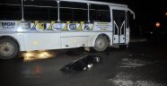 Otobüsün altında kaldı