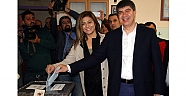 Oyunu Döşemealtında kullandı