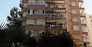 Pencereden atlayan genç hastanede hayatını kaybetti