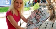 Polisten turiste gazete jesti