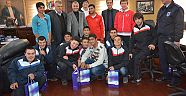 Şampiyon sporculara hediye