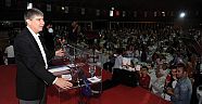Sizler bayrağı yere düşürmediniz şanlı bayrak Belediye’ye dikildi
