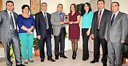 Şube başkanına plaket