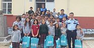 Toplum destekli polisten 61 öğrenciye ayakkabı