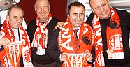 Tribün de güç birliği