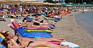 Turistler Kemer’in tadını çıkartıyor