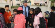 Tursun çocukların bayramını kutladı