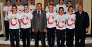 Vali Altıparmak sporcuları kabul etti