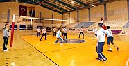 Voleybolda öğretmenler kapışıyor